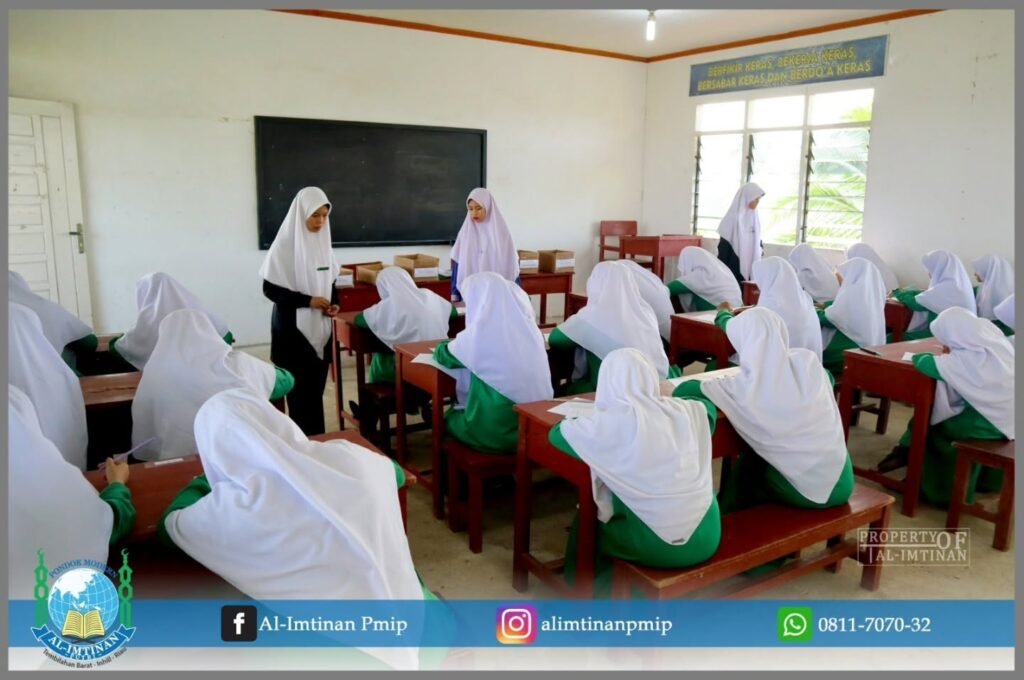 Ujian Tulis Awal Tahun Pondok Modern Al-Imtinan Putri